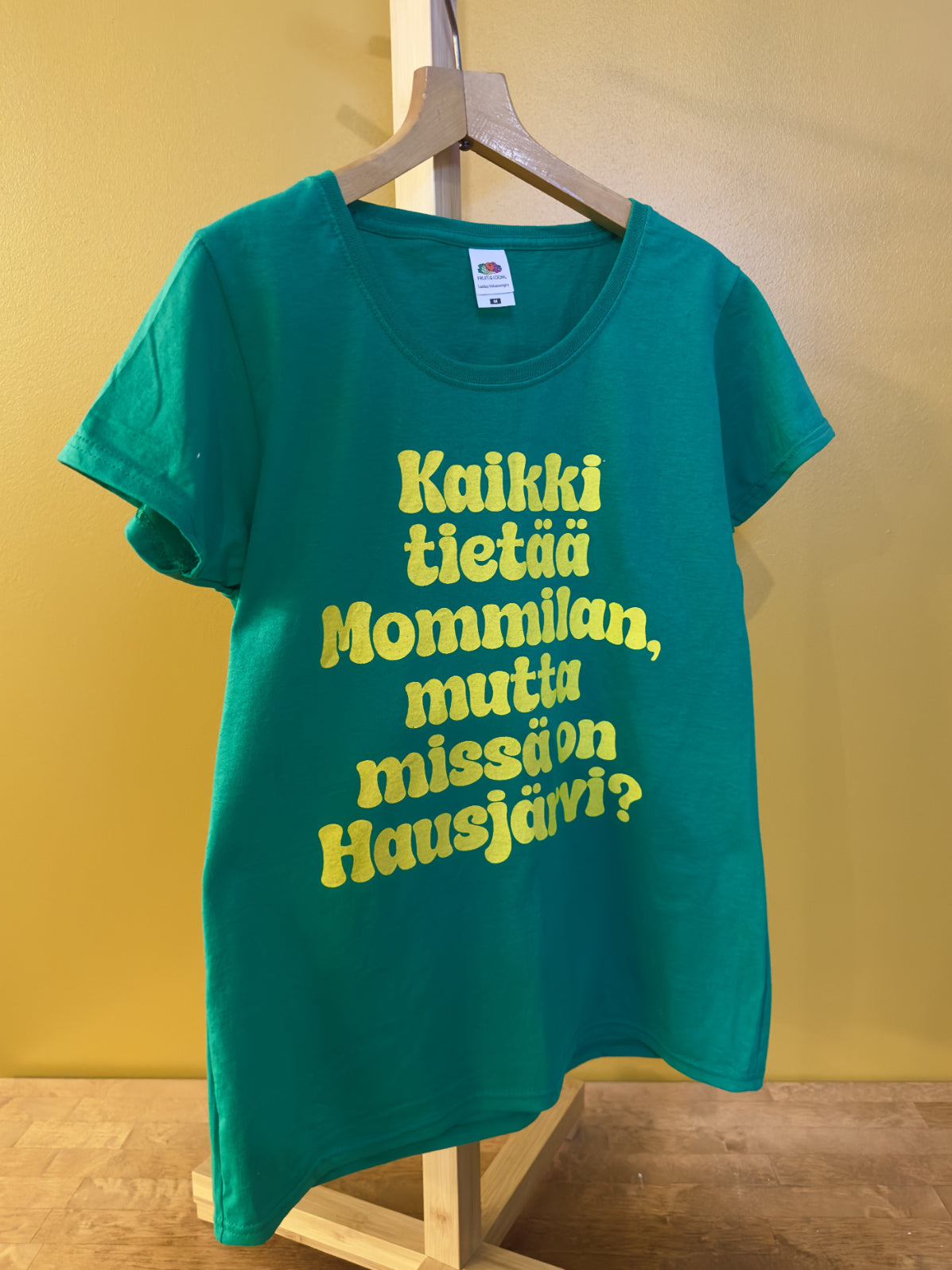 T-Paita Mommilan Kyläpuoti