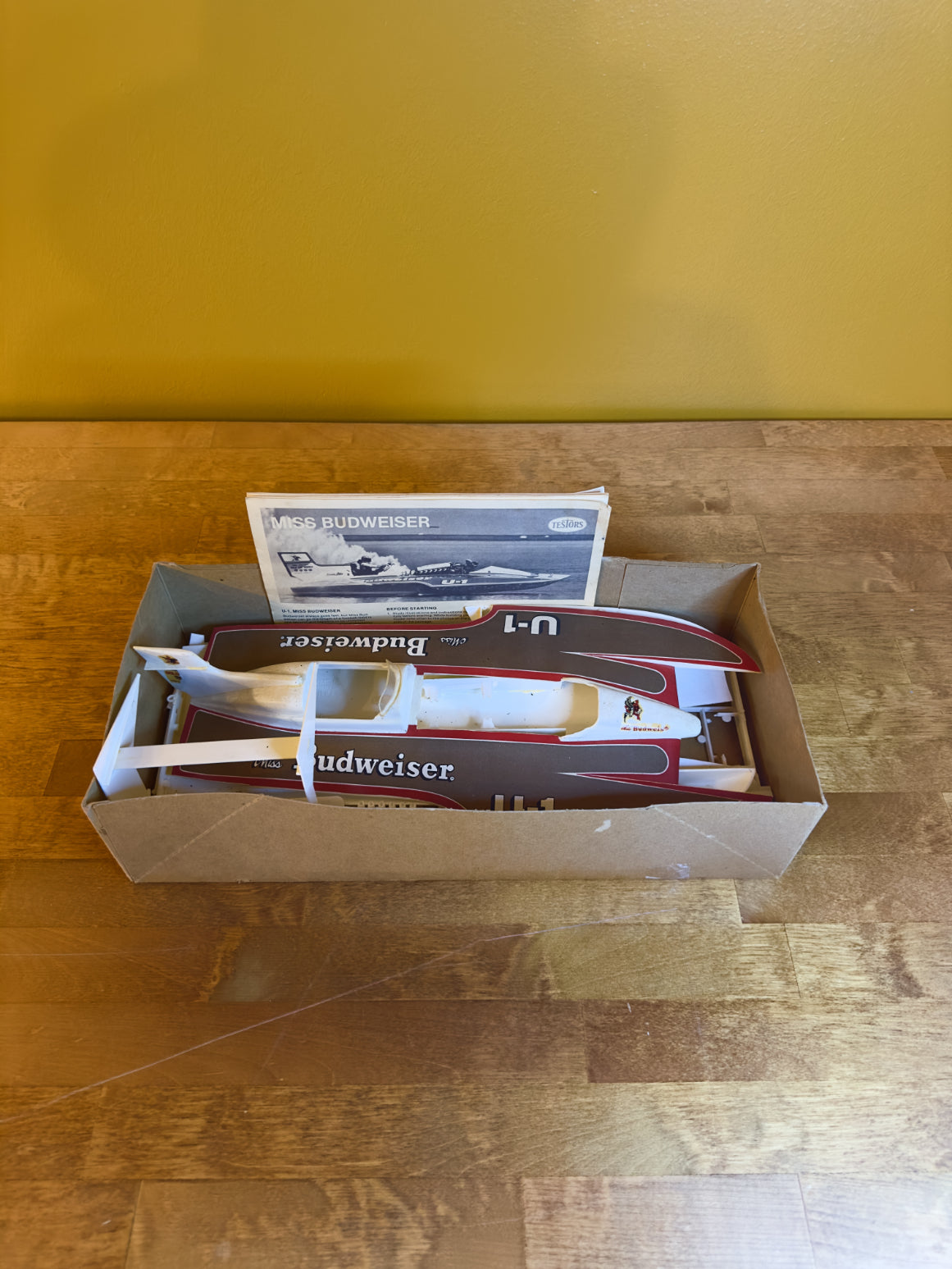 Miss Budweiser -koottava kilpavene (pienoismalli)